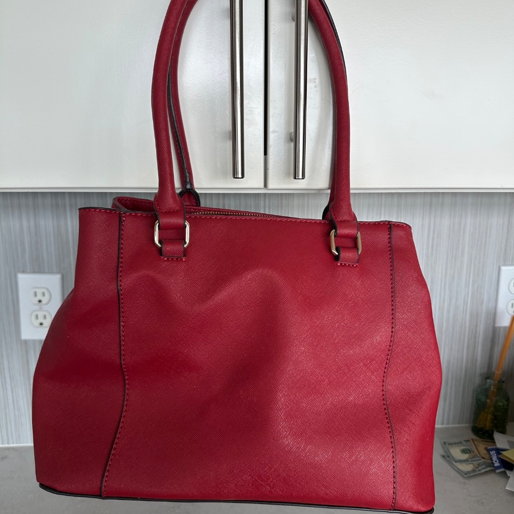 Guess - Picture 2 of 4
